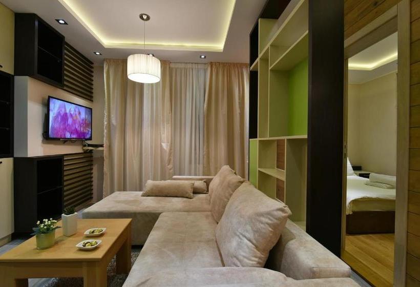 هتل Villa Natural Wood