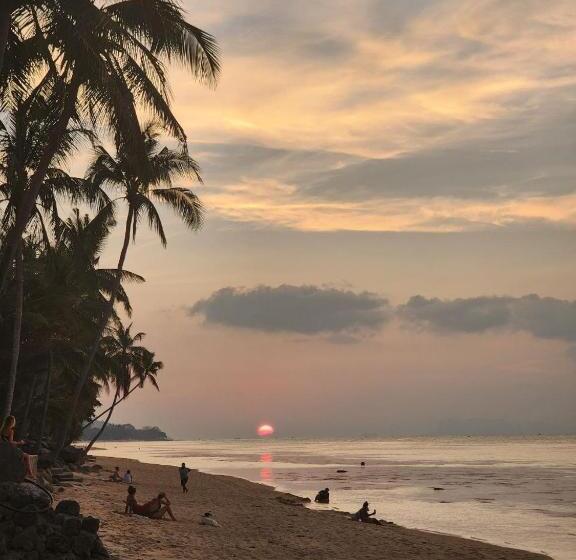 هتل A Little Bungalows By Beach