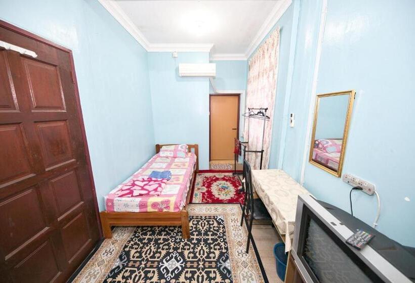 فندق Oyo 90915 Ilham Villa