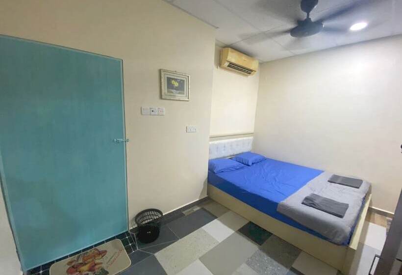 فندق Oyo Home 90904 Ray Yan Guesthouse