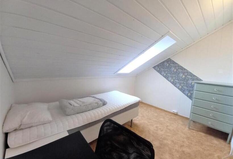 Alberg Single Room With Shared Spaces