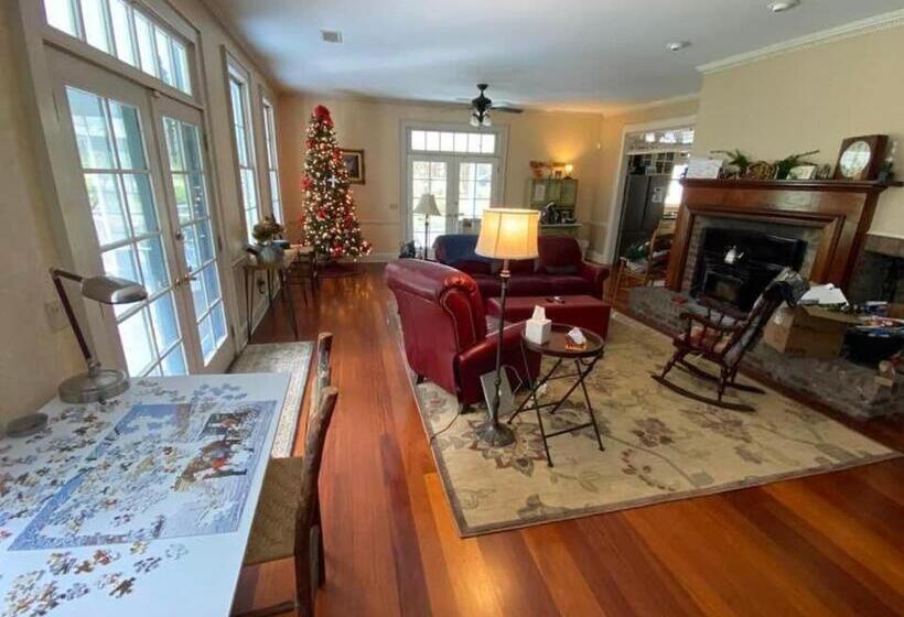 Historic Seaton Springs Farm B&b   M Seaton Queen Room With Private Bath Down The Hall