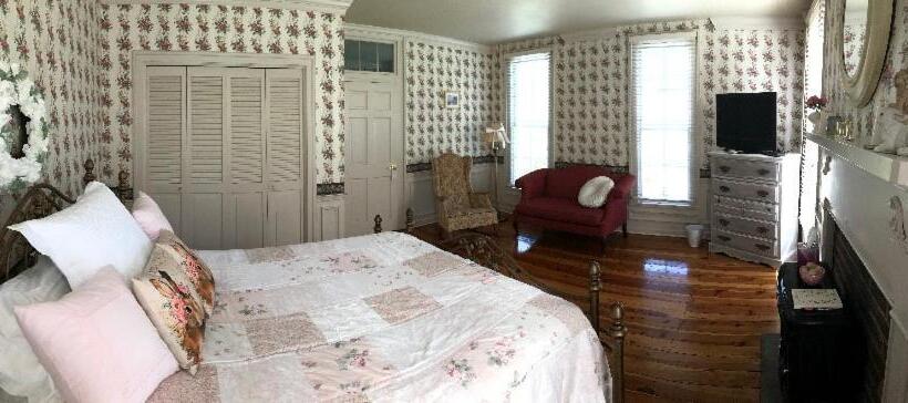 Historic Seaton Springs Farm B&b   M Seaton Queen Room With Private Bath Down The Hall