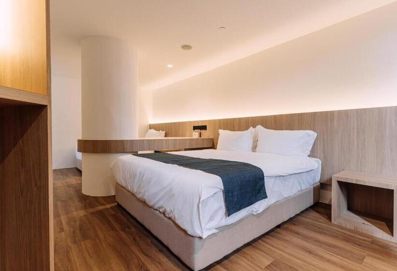 בית מלון כפרי Impiana By Roxy