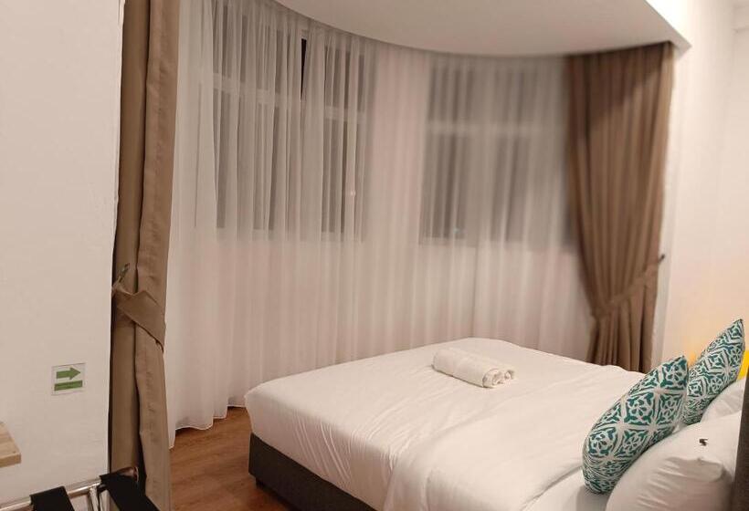 هتل Lestari Inn Residence