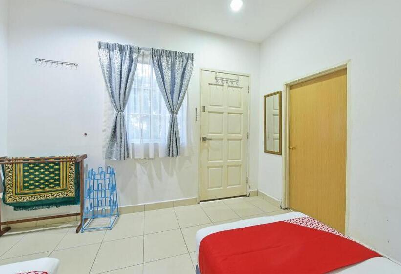 هتل Oyo 90879 Eleven Inn