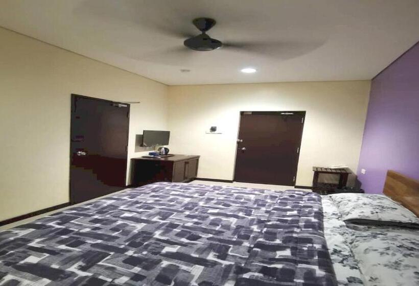 هتل Oyo 90883 Pavilion Inn