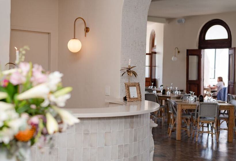 هتل The Ivory Haus