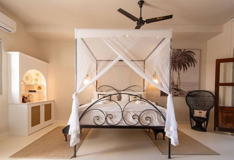 هتل The Ivory Haus