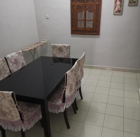 펜션 Desa Kemboja Homestay