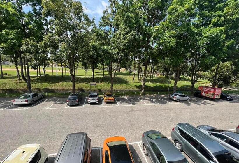 Pension Jiaxin Dormitory Setia Indah 家馨青年旅宿