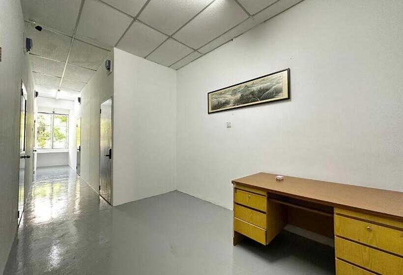 Pension Jiaxin Dormitory Setia Indah 家馨青年旅宿