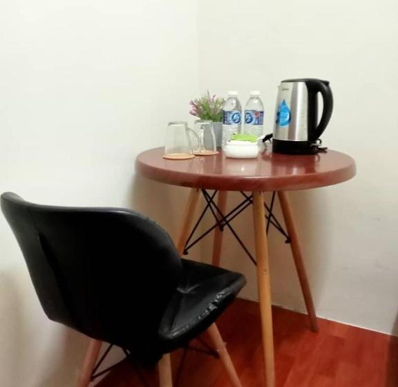 Aeropod Hostel Economy Twin Room