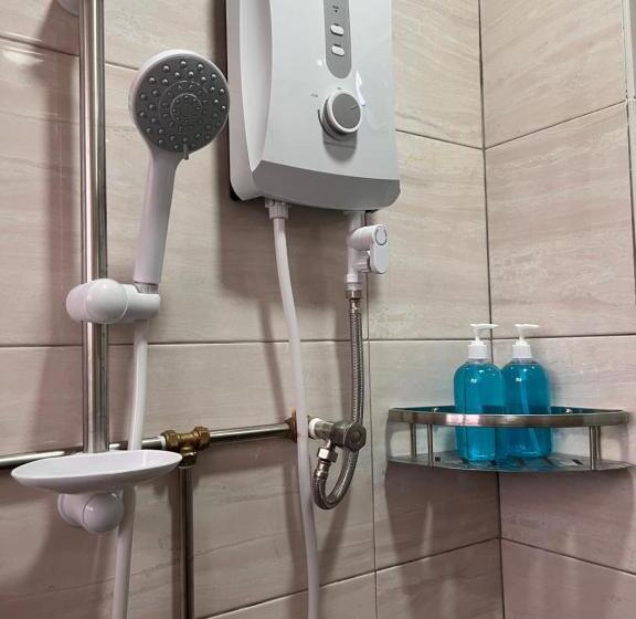 旅馆 Room3#ig Theme Bargainous#shared Bathroom#2pax#2min Kek Lok Si