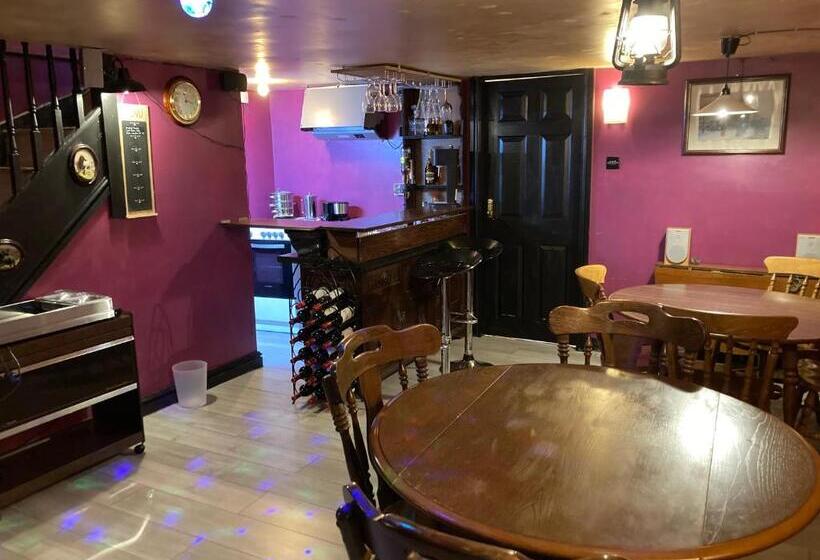 مبيت وإفطار Jacks Court B5