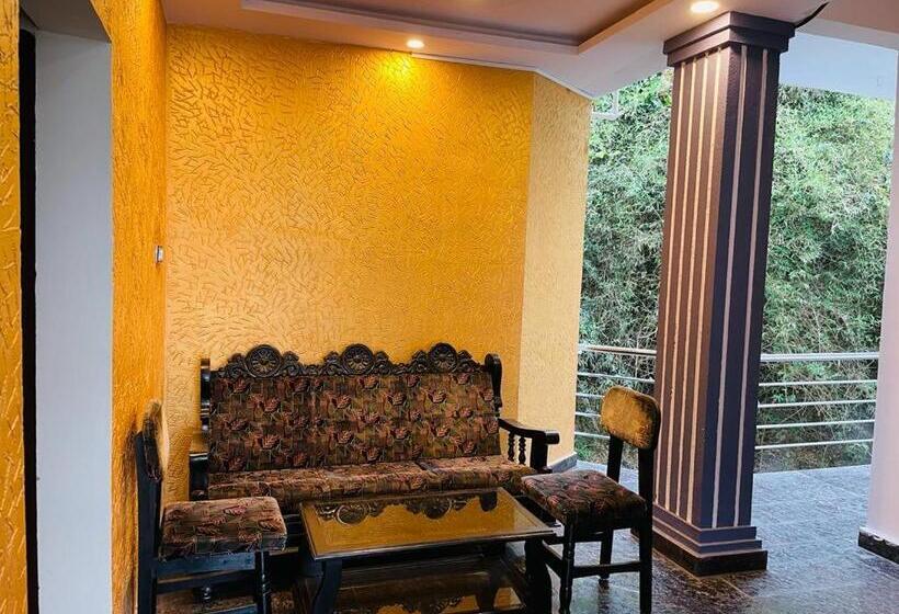 酒店 Dandeli Kingfisher Lake View Resort