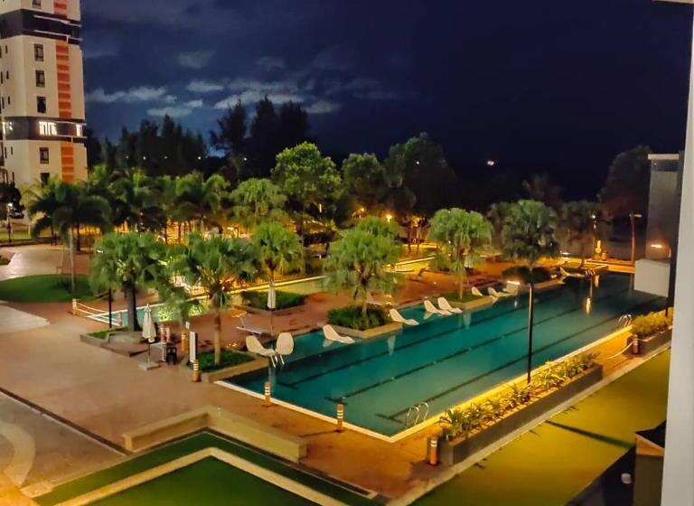 בית מלון כפרי Puteh Timurbay Beachfront Private Suite Kuantan