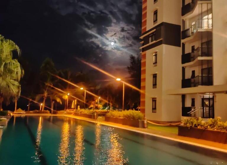 בית מלון כפרי Puteh Timurbay Beachfront Private Suite Kuantan