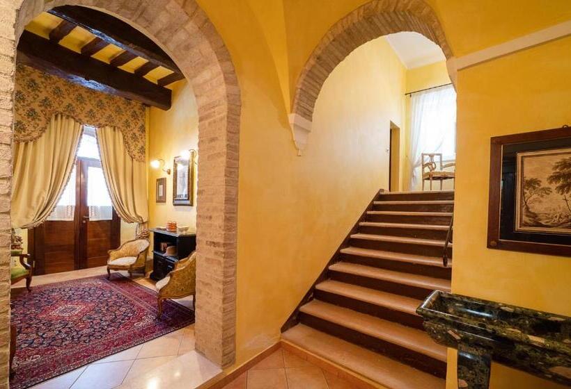 פנסיון Degli Alessandri Palace