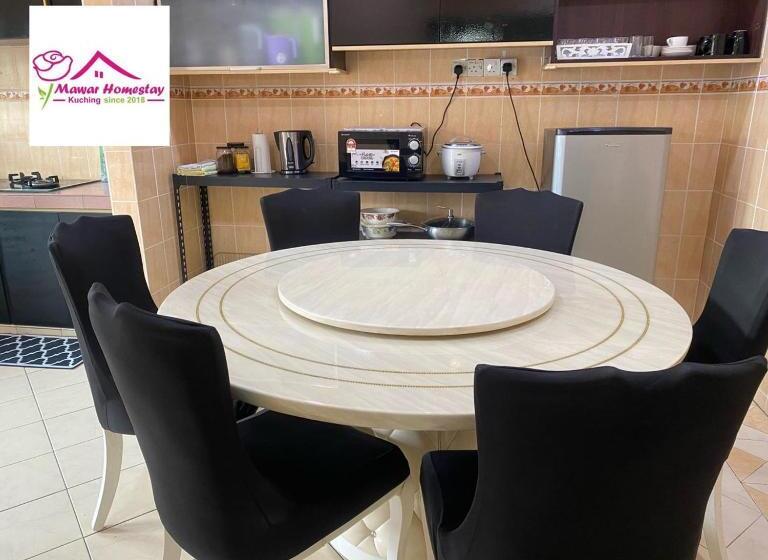 پانسیون Mawar Homestay Kuching