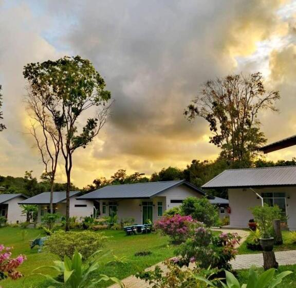 استراحتگاه D View Holiday Homes