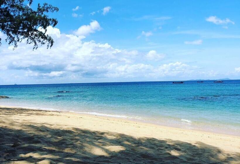 استراحتگاه Dumba Bay Tioman