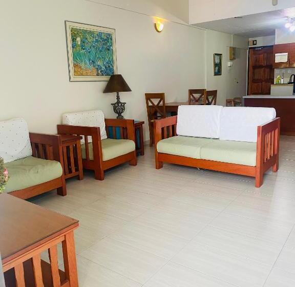 استراحتگاه The Regency Tanjung Tuan Private Unit Homestay Seaview