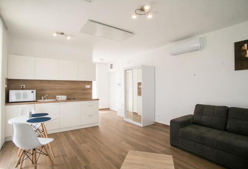 민박 Anchor Apartman By Hellobalatonlelle
