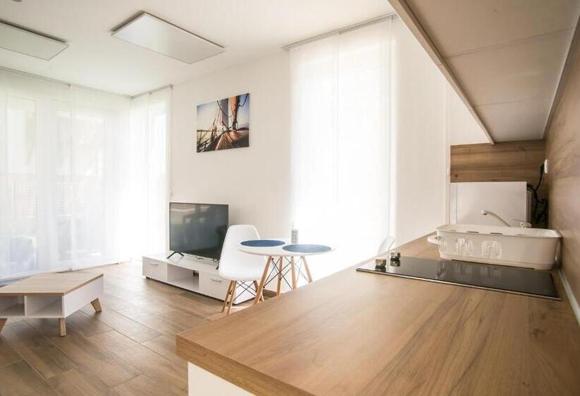 민박 Anchor Apartman By Hellobalatonlelle