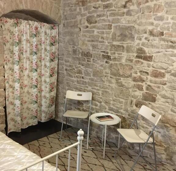 تختخواب و صبحانه La Petite Maison
