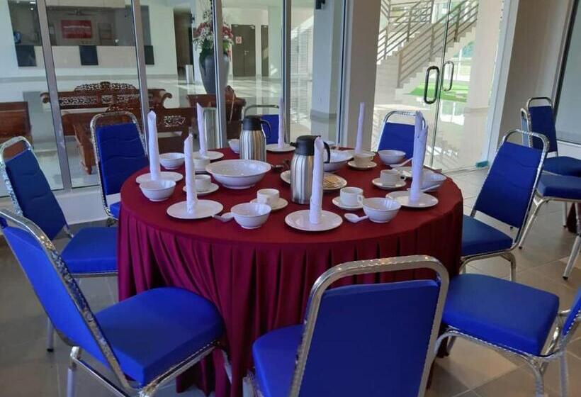 فندق Serdang Lake View Resort