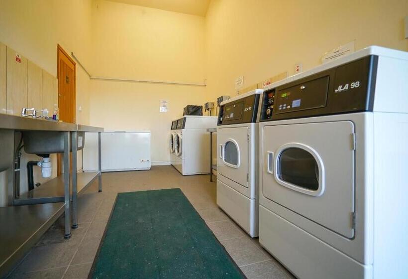 فندق Dog Friendly Stagecoach Glamping Pod With Hot Tub