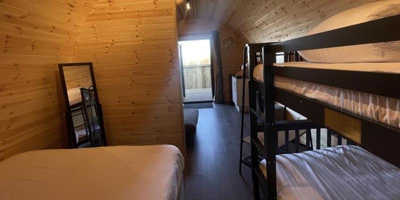 فندق Dog Friendly Stagecoach Glamping Pod With Hot Tub