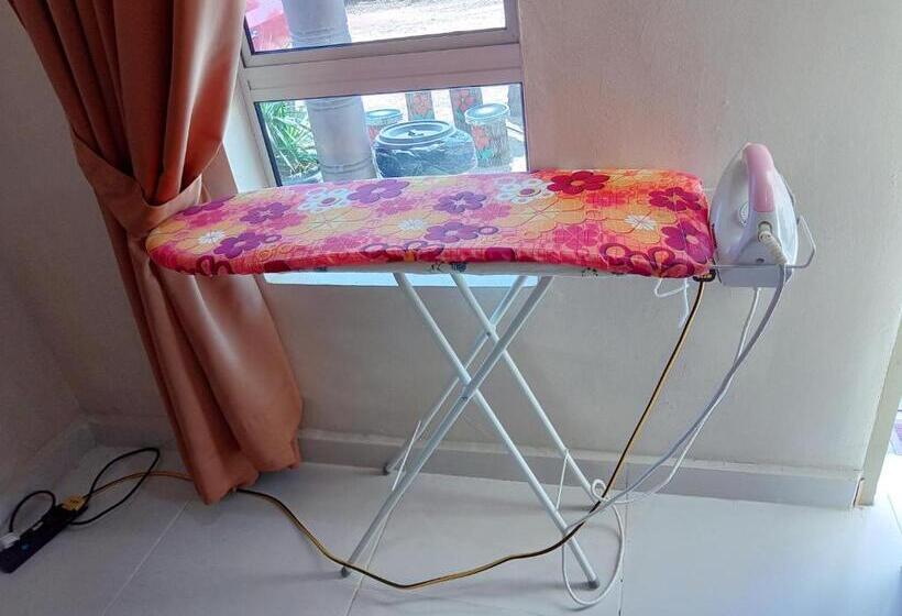 ペンション Desa Besut Inn