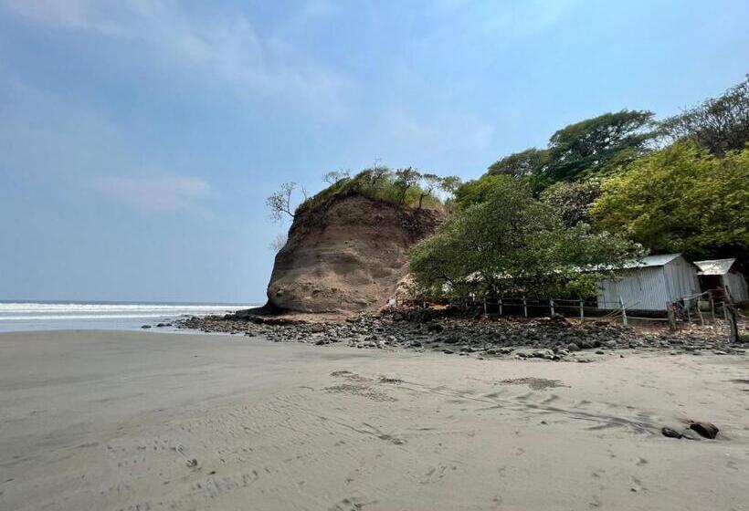 پانسیون Pelicano Surf Camp 2