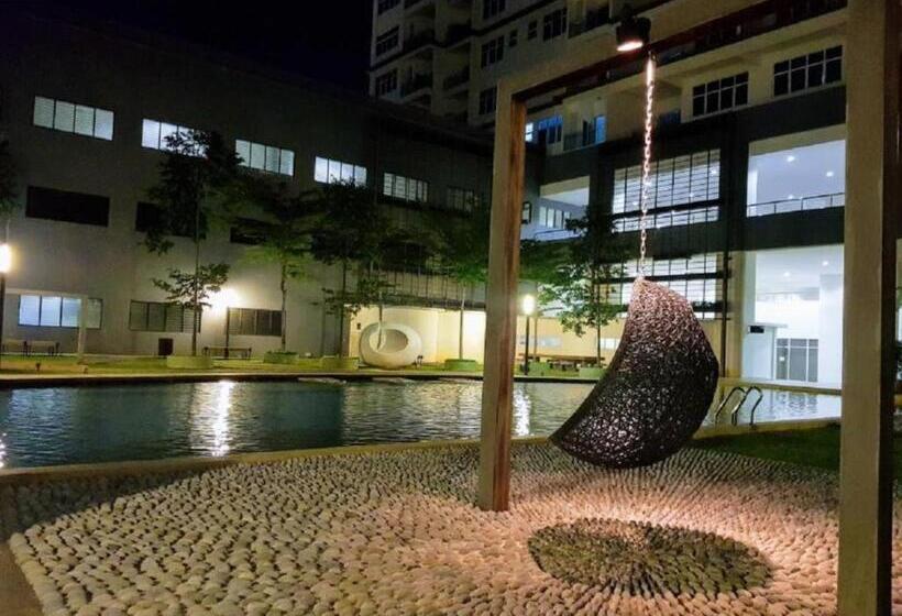 Puchong Skypod Residence, 1 5 Pax With Balcony Unit, Walking Distance To Ioi Mall, 10min Drive To Su