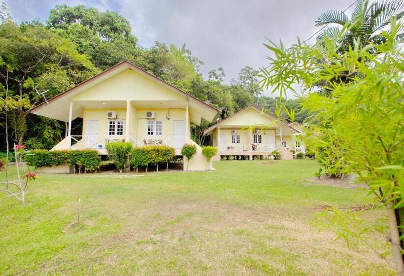 Teluk Penyabung Resort