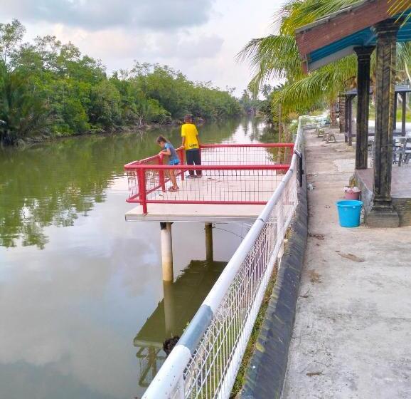 تختخواب و صبحانه Airport Kelantan Homestay & Transit
