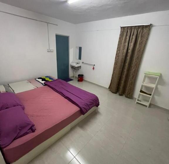 تختخواب و صبحانه Airport Kota Bharu Roomstay & Riverside Homestay