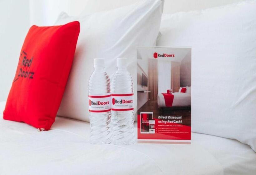 فندق Reddoorz At Nirvana Pension House