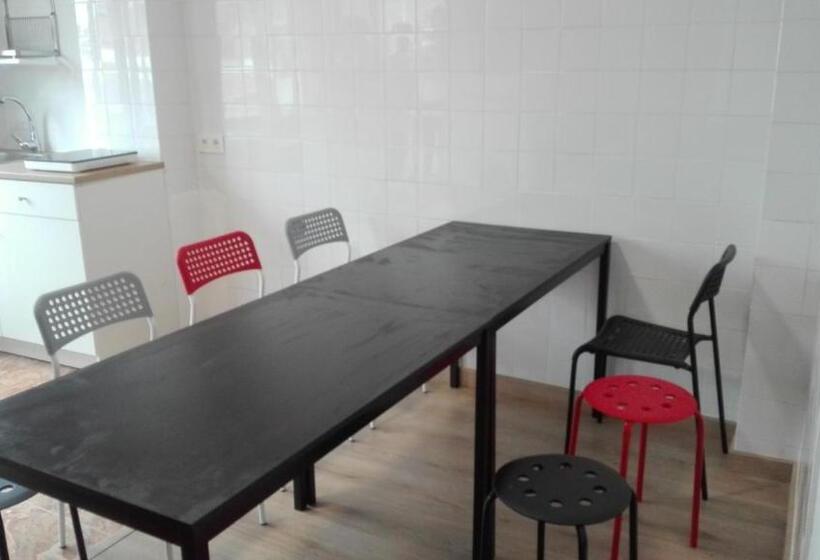 ペンション Albergue Lalin Centro
