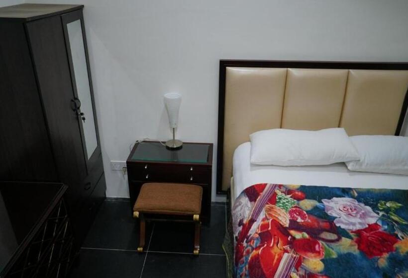 پانسیون Mri Residence   Homestay In Sg Buloh With Swimming Pool   No Pork&alcohol Allowed