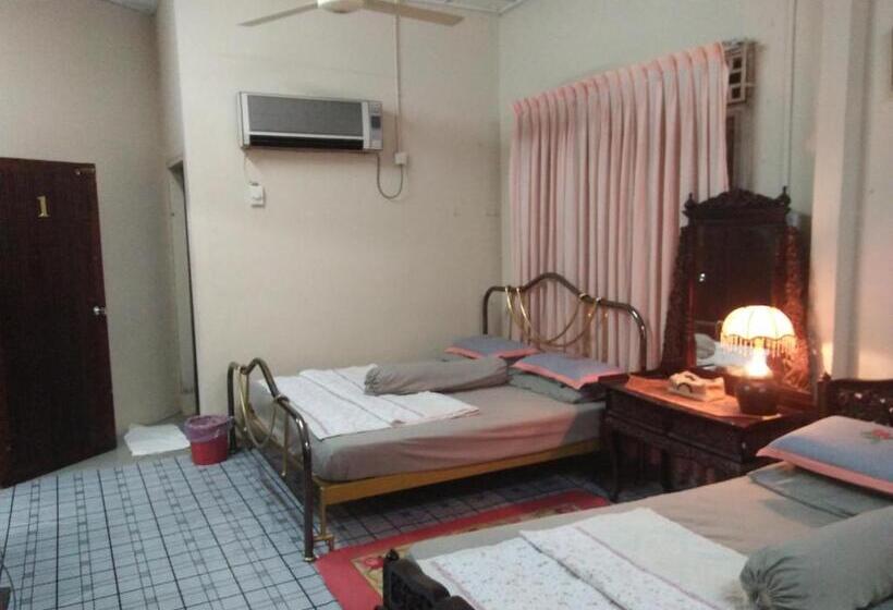 پانسیون Teratak Ibunda Guest House