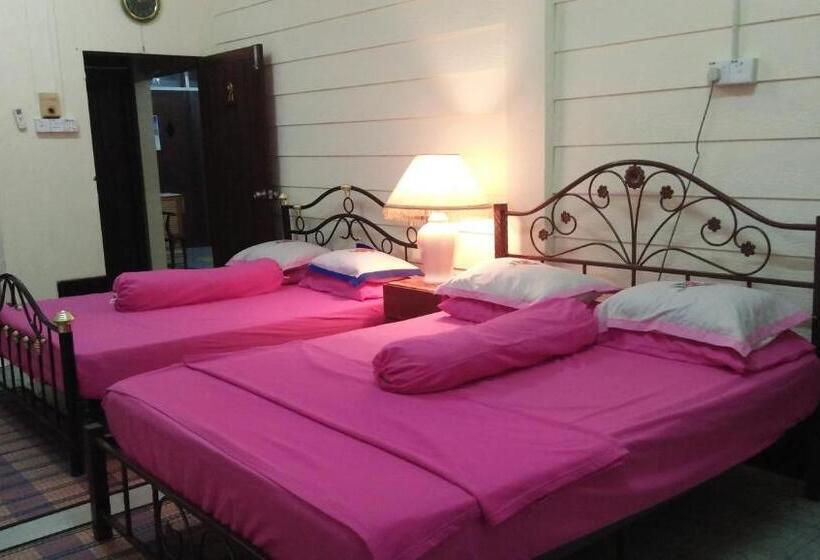 پانسیون Teratak Ibunda Guest House