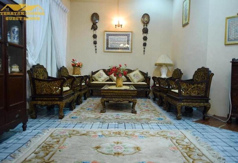 پانسیون Teratak Ibunda Guest House