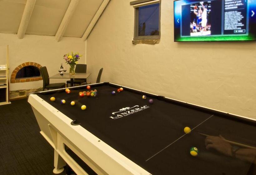 تختخواب و صبحانه Pirathon Country Estate