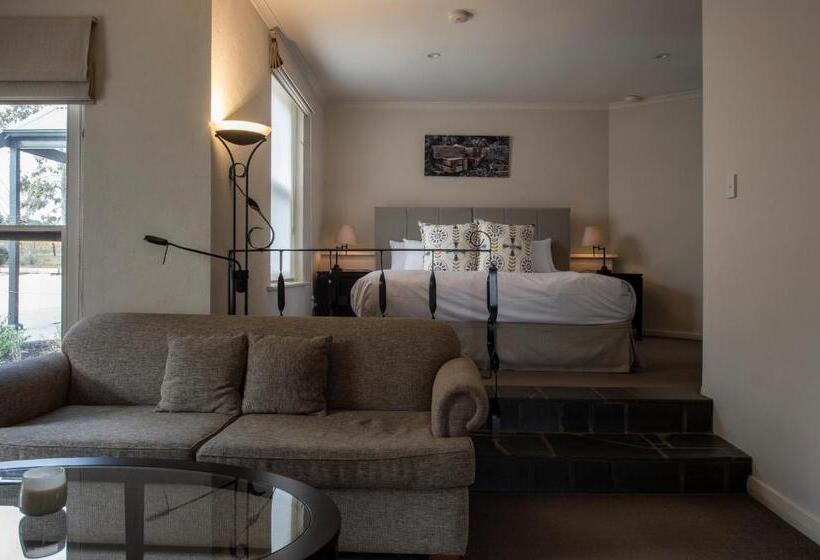 تختخواب و صبحانه Pirathon Country Estate