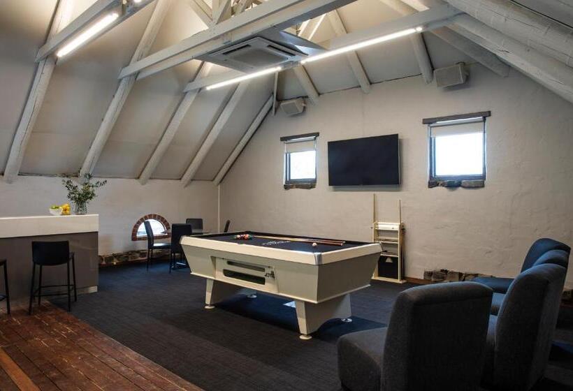 تختخواب و صبحانه Pirathon Country Estate