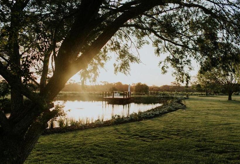 تختخواب و صبحانه Pirathon Country Estate