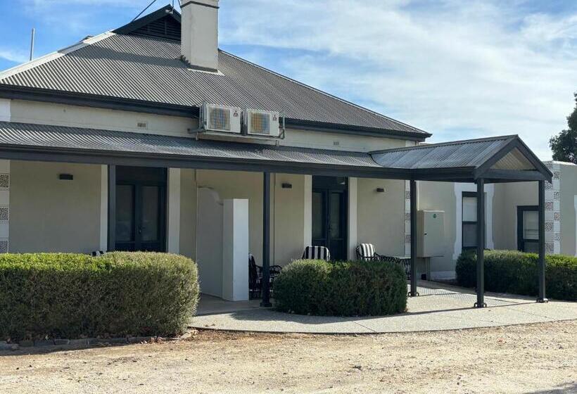 تختخواب و صبحانه Pirathon Country Estate